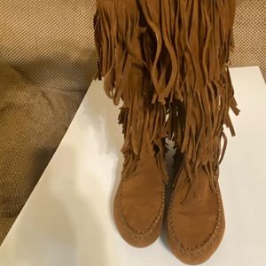 Hot Tomatoe Full Fringe Moccasin boots brown faeux suede size 8m Elk river